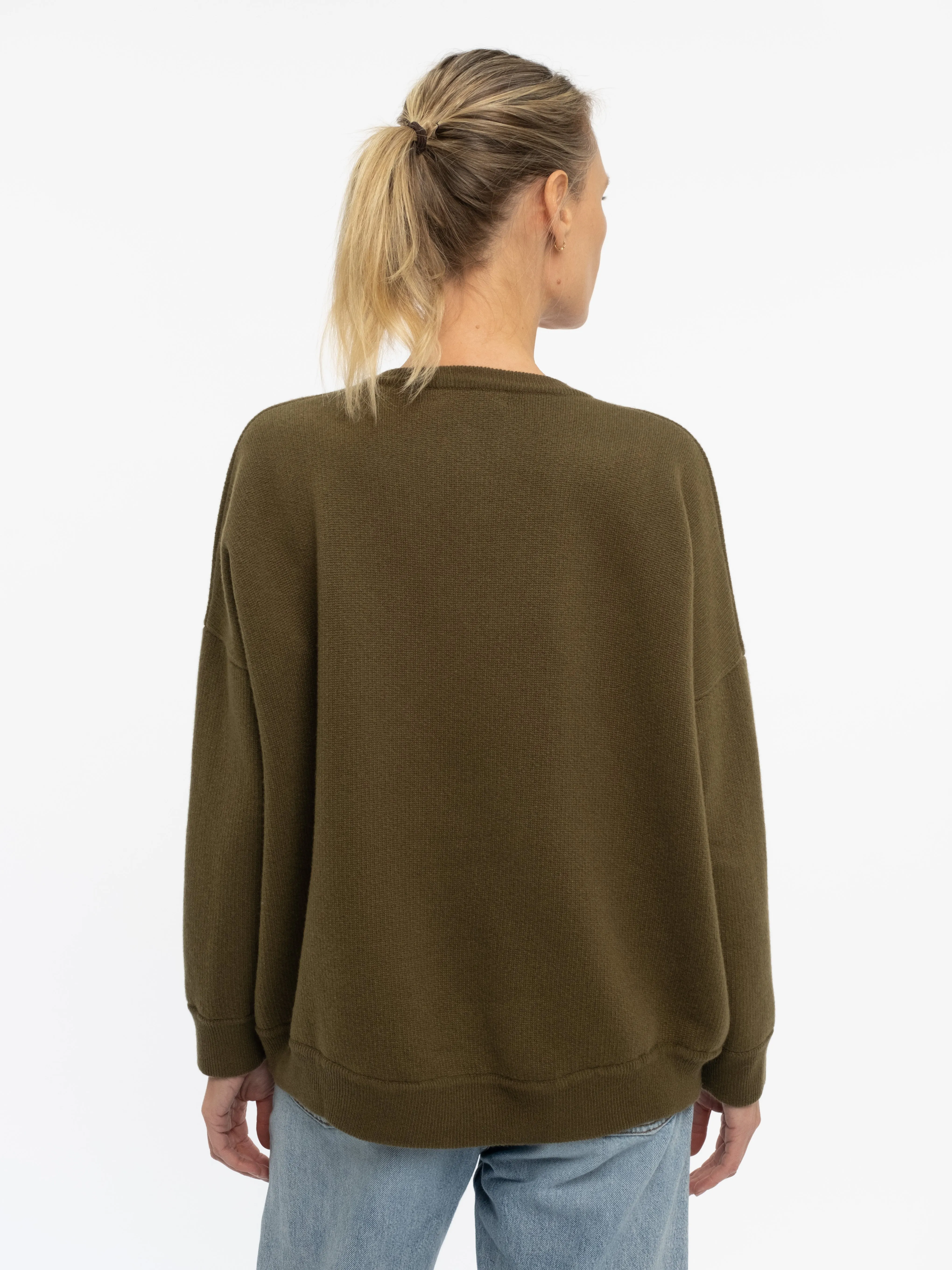 THE V-NECK SWEATSHIRT | OLIVE DUN